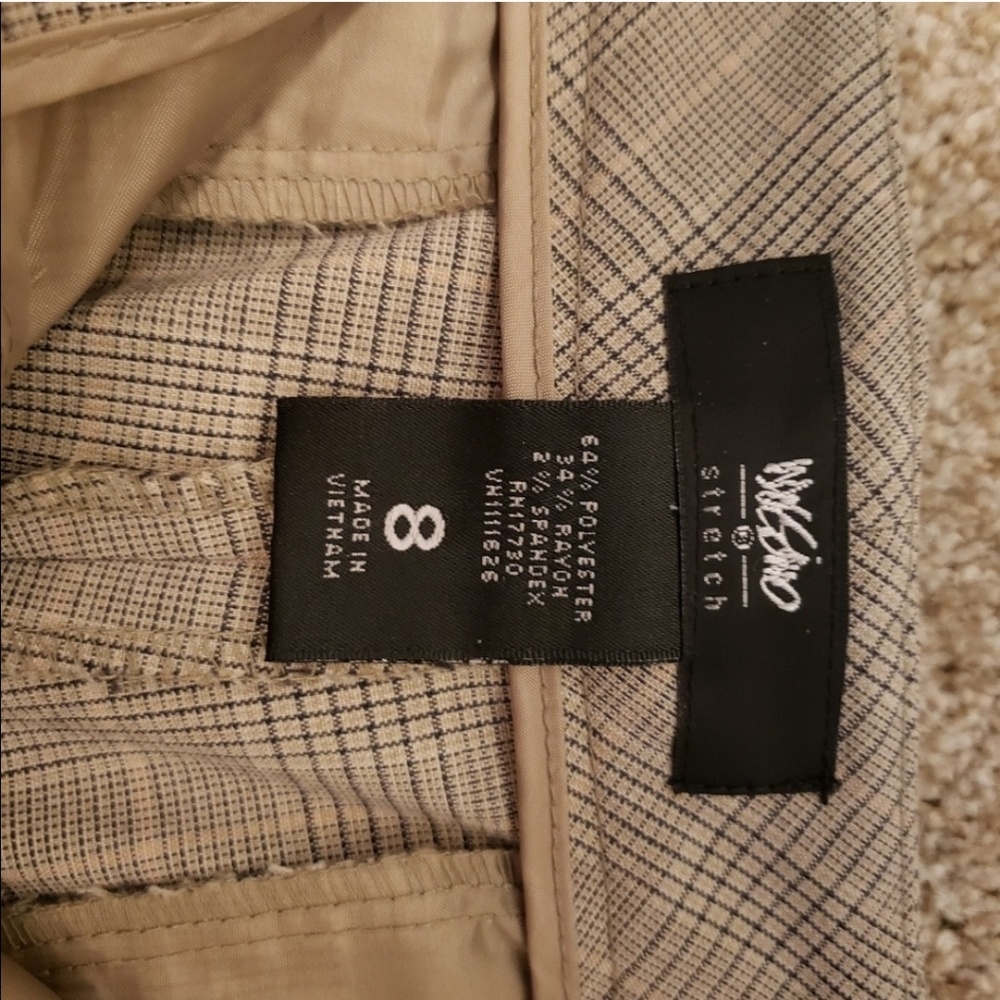4 Bundle: 2 Capris & 2 Shorts - Picture 3 of 6